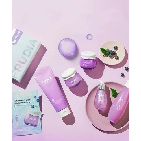 FrudiaBlueberry Hydrating Toner